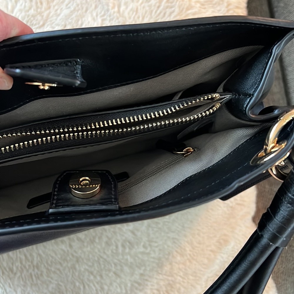 Danielle Nicole Shoulder Bag. - image 6